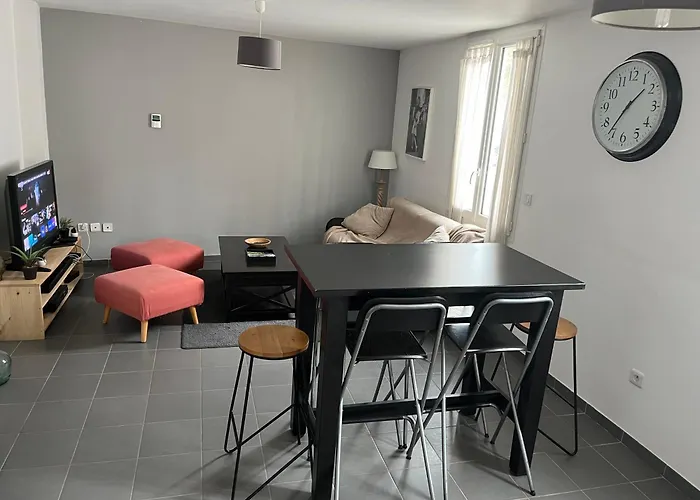 Proche Bordeaux Centre : Petite Maison De Ville +Parking